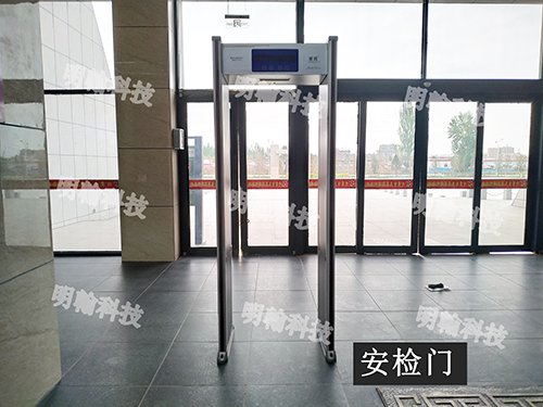 安檢門(mén)