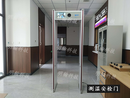 測(cè)溫門