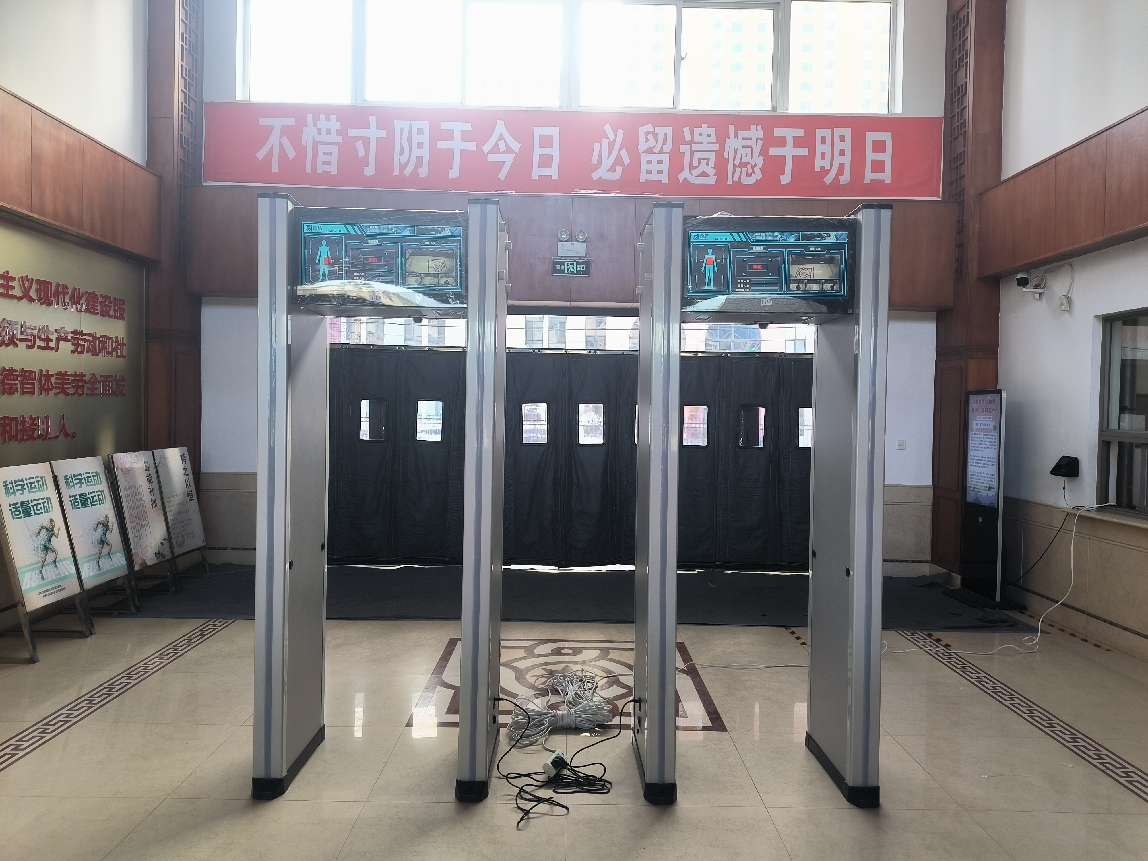 學(xué)校手機(jī)智能安檢門
